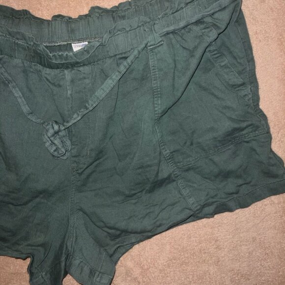 Terra & Sky Women 3XL (24w-26w) Olive Green Pull On Pocket Ruffle Top Belt Short - Picture 3 of 8